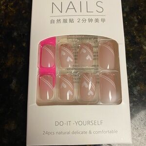 24 Piece press on fingernails